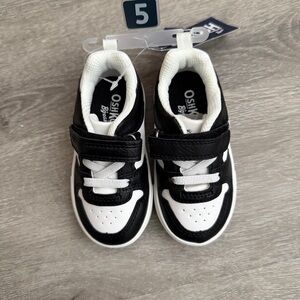 NWT, OshKosh B'gosh Toddler Black & White Sneakers, Size 5C